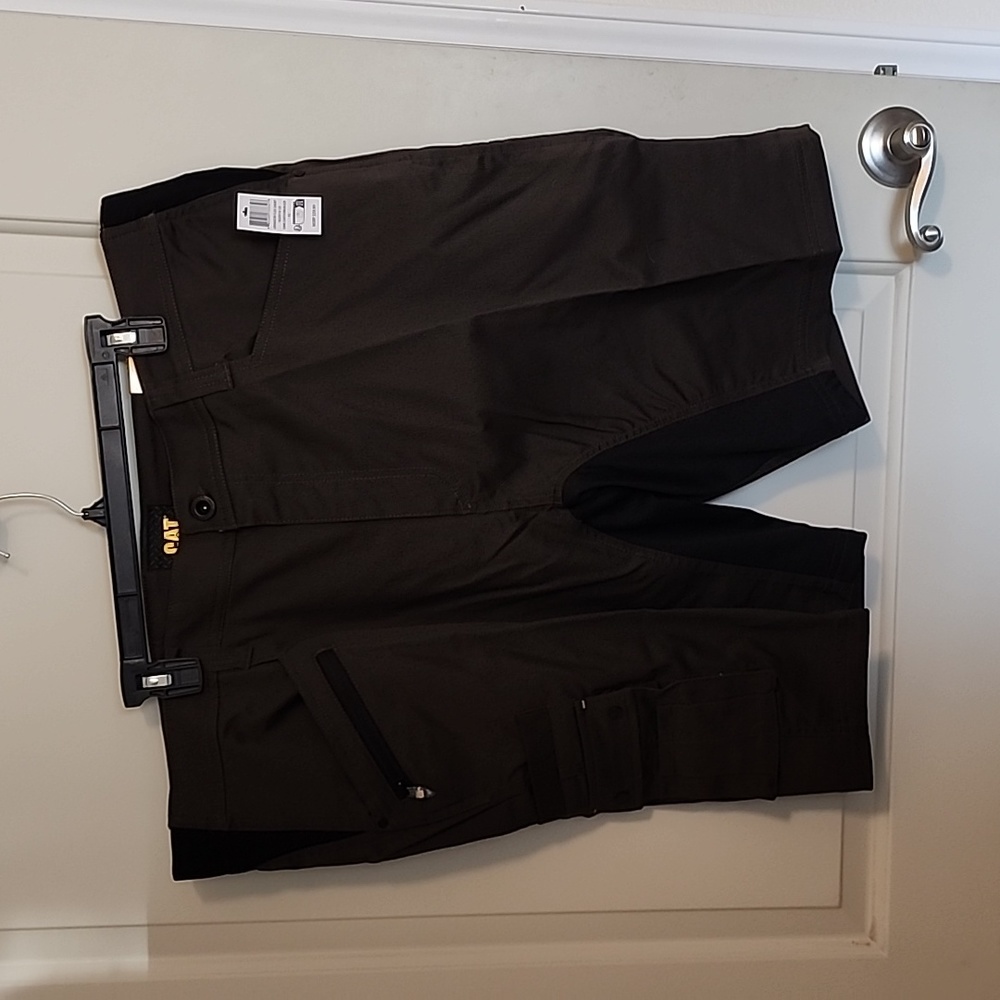 CAT Flex Shorts - W42  NWT